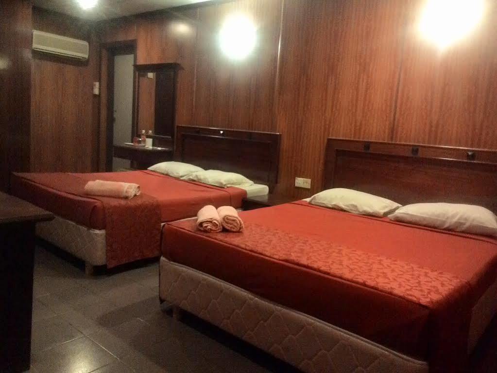 โอโย 44101 โฮเต็ล Dj พาเลซ Hotel ลุมุต ภายนอก รูปภาพ