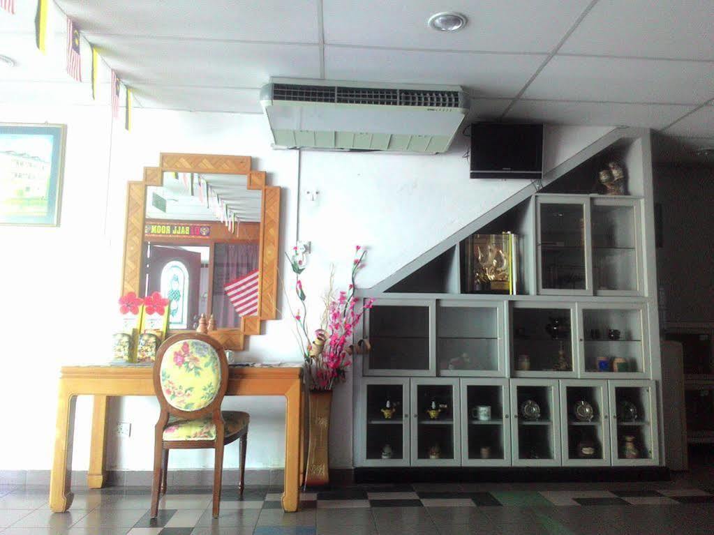 โอโย 44101 โฮเต็ล Dj พาเลซ Hotel ลุมุต ภายนอก รูปภาพ