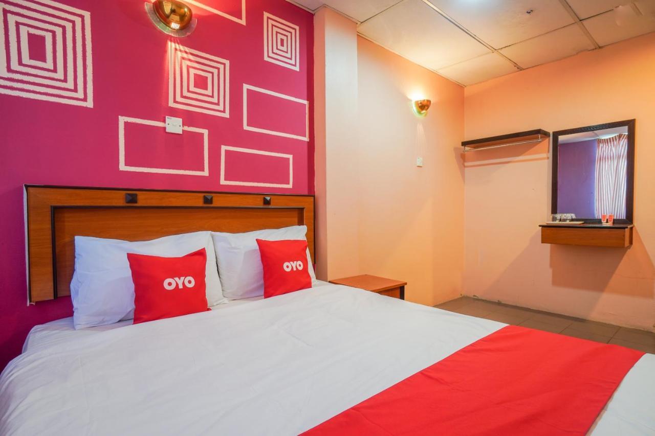 โอโย 44101 โฮเต็ล Dj พาเลซ Hotel ลุมุต ภายนอก รูปภาพ