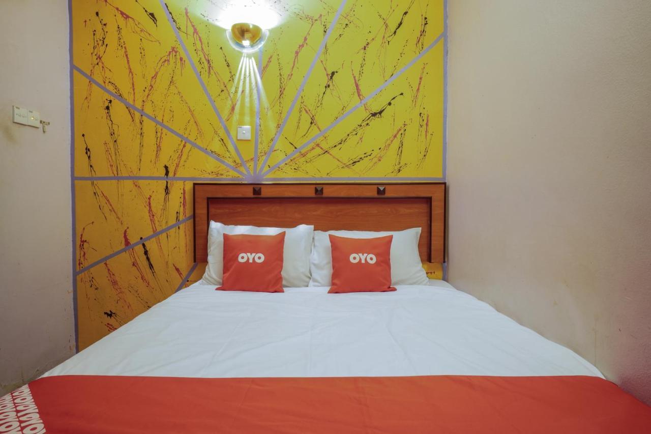 โอโย 44101 โฮเต็ล Dj พาเลซ Hotel ลุมุต ภายนอก รูปภาพ